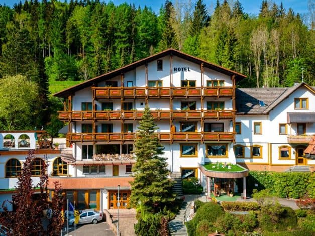Holzschuh's Schwarzwaldhotel 1